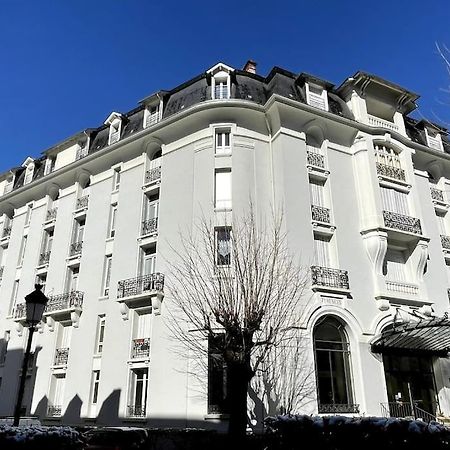 101 Pyrenees Palace Appartement Bagneres-de-Luchon Bagian luar foto