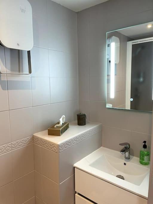 101 Pyrenees Palace Appartement Bagneres-de-Luchon Bagian luar foto