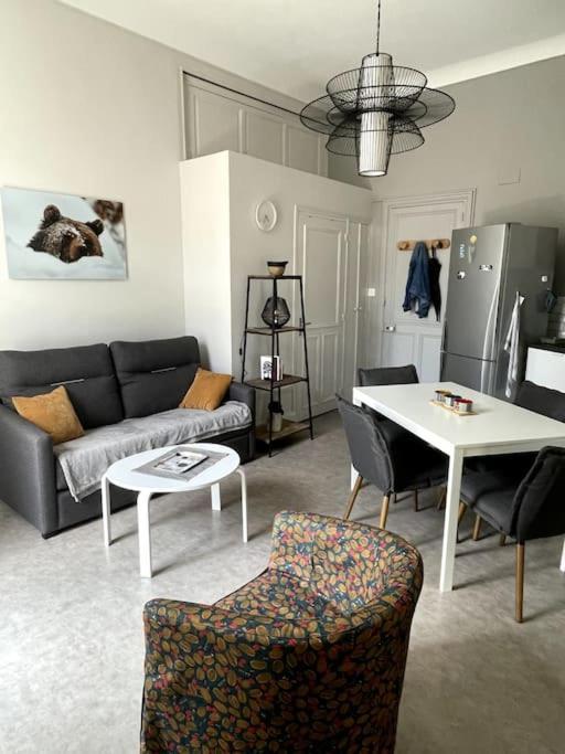 101 Pyrenees Palace Appartement Bagneres-de-Luchon Bagian luar foto