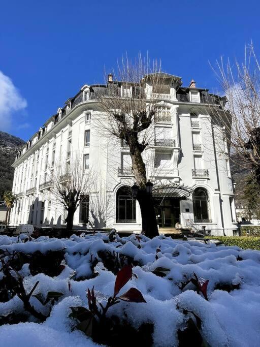 101 Pyrenees Palace Appartement Bagneres-de-Luchon Bagian luar foto